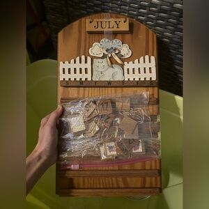 Vintage Wooden Cat Calendar with Interchangeable Dates